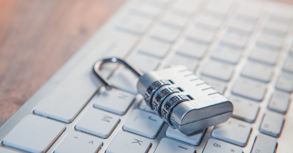 Hangslot op een computertoetsenbord